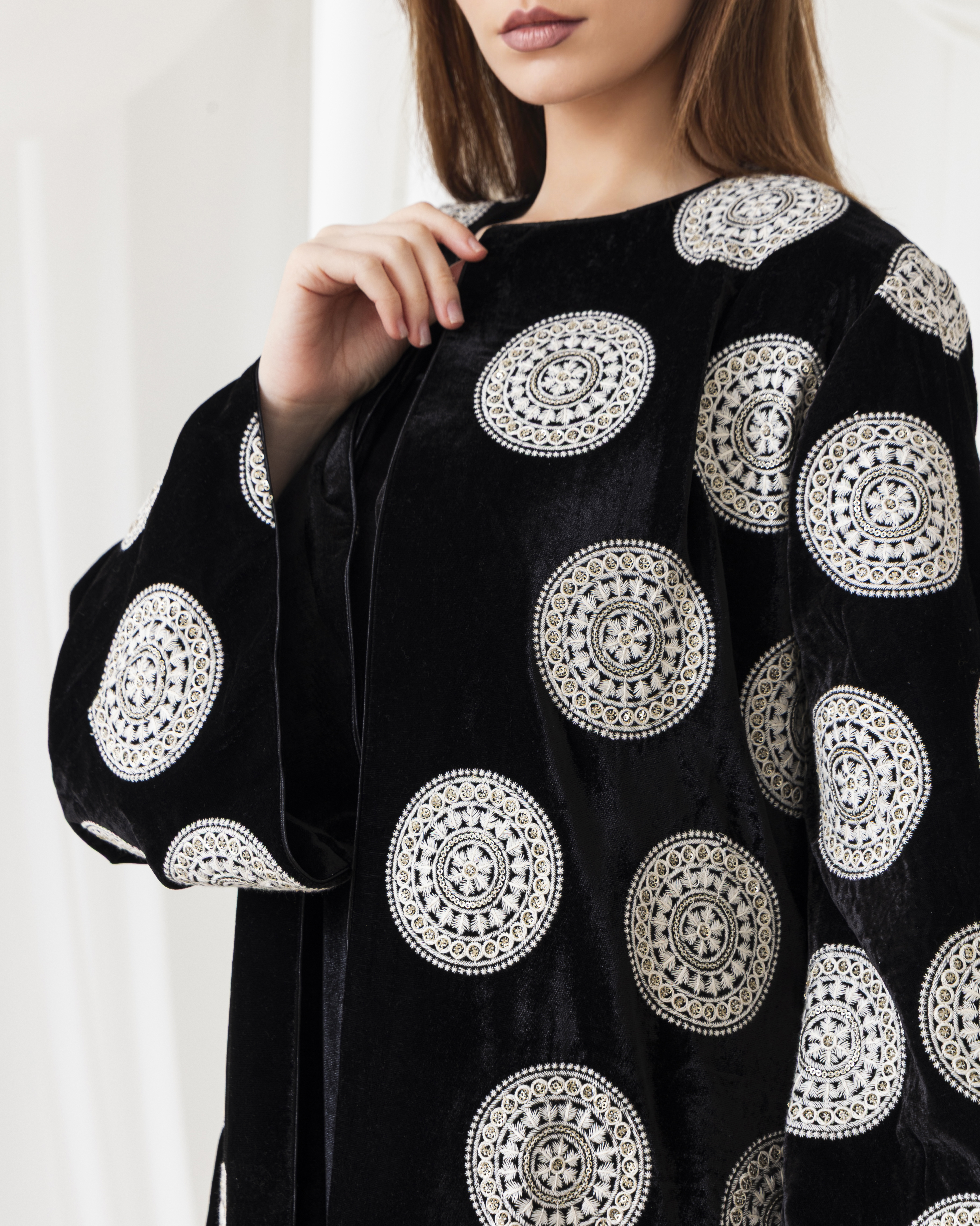 A worldly abaya - Image 2
