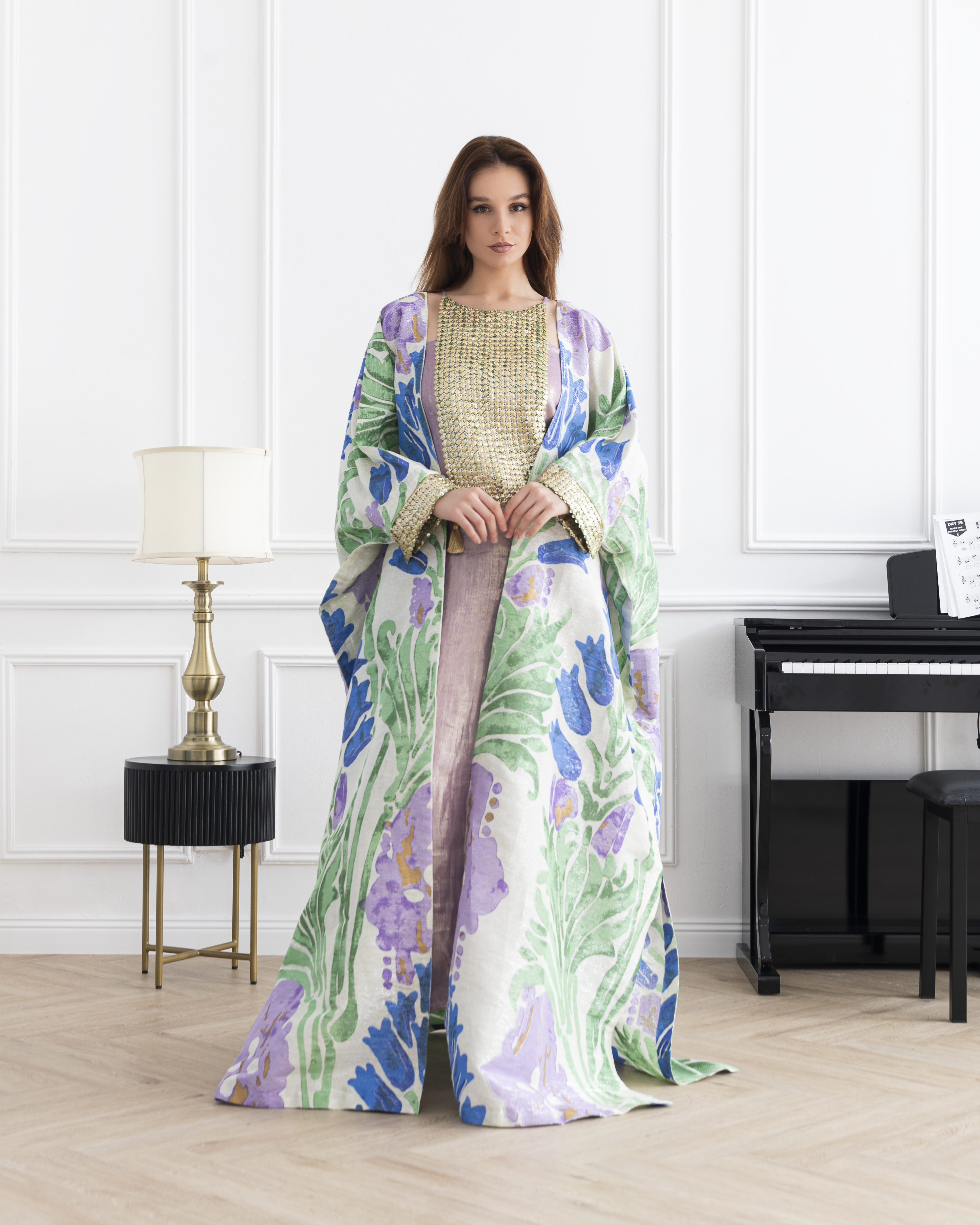 A jasmine-scented abaya - Image 1