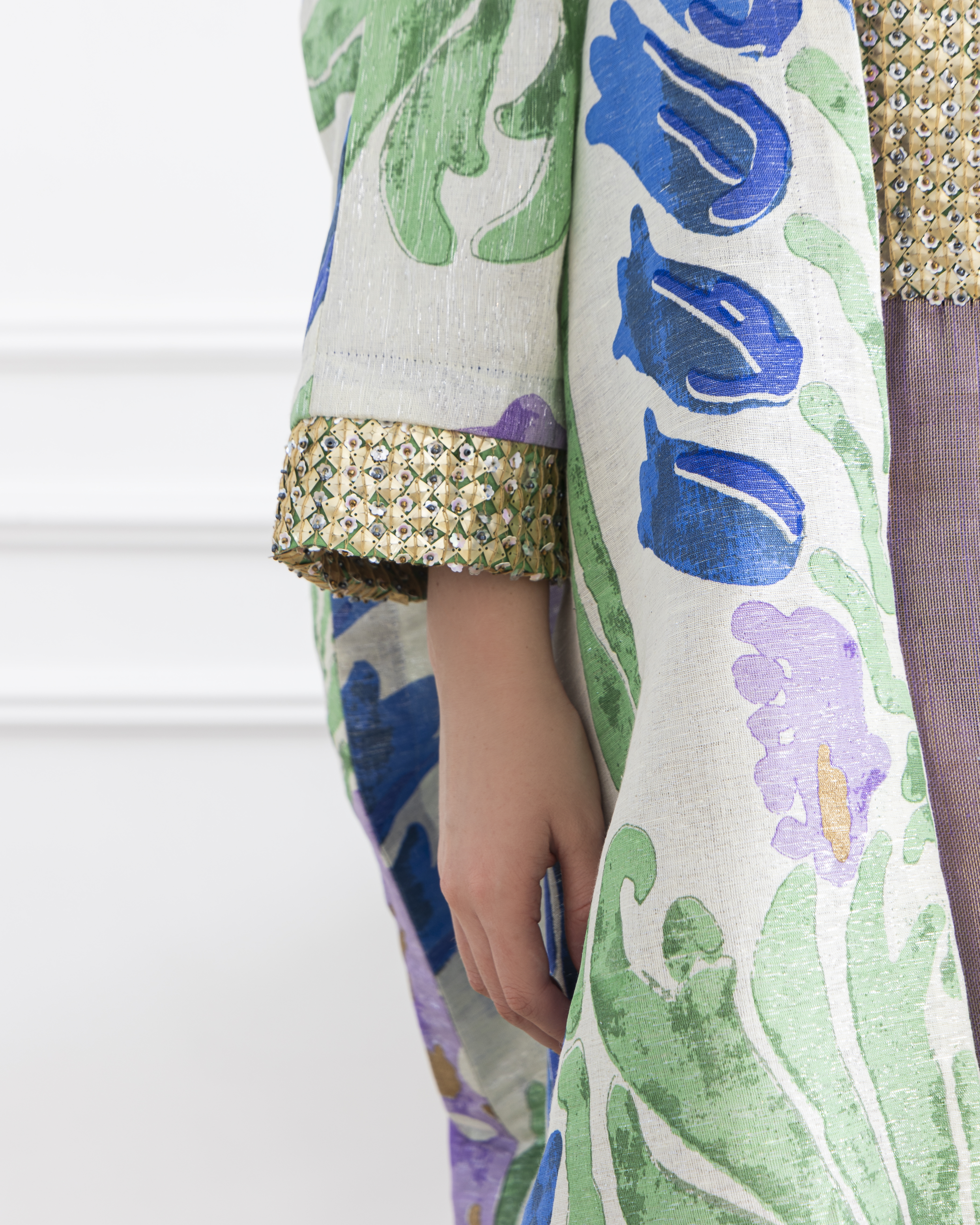 A jasmine-scented abaya - Image 2