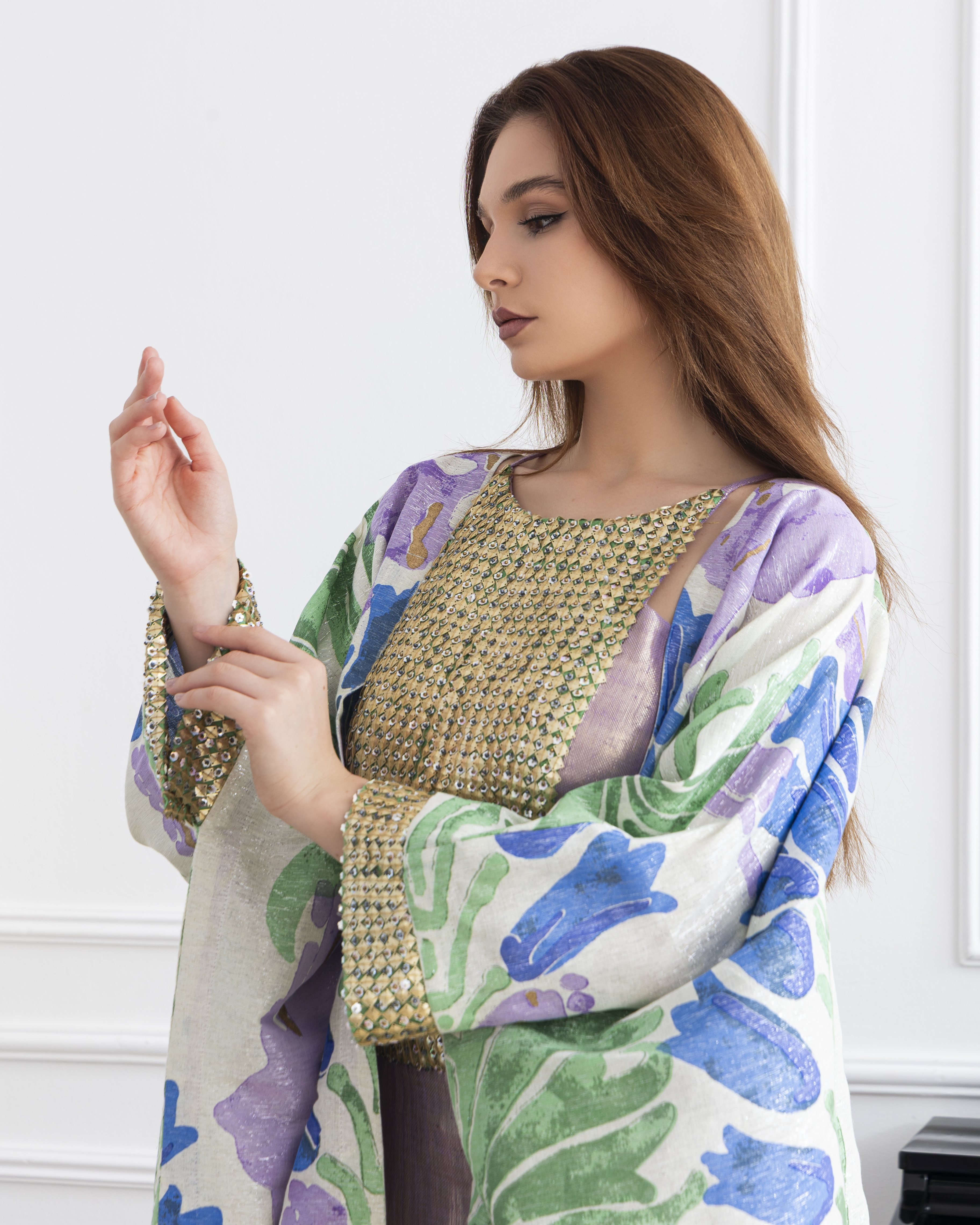 A jasmine-scented abaya - Image 7