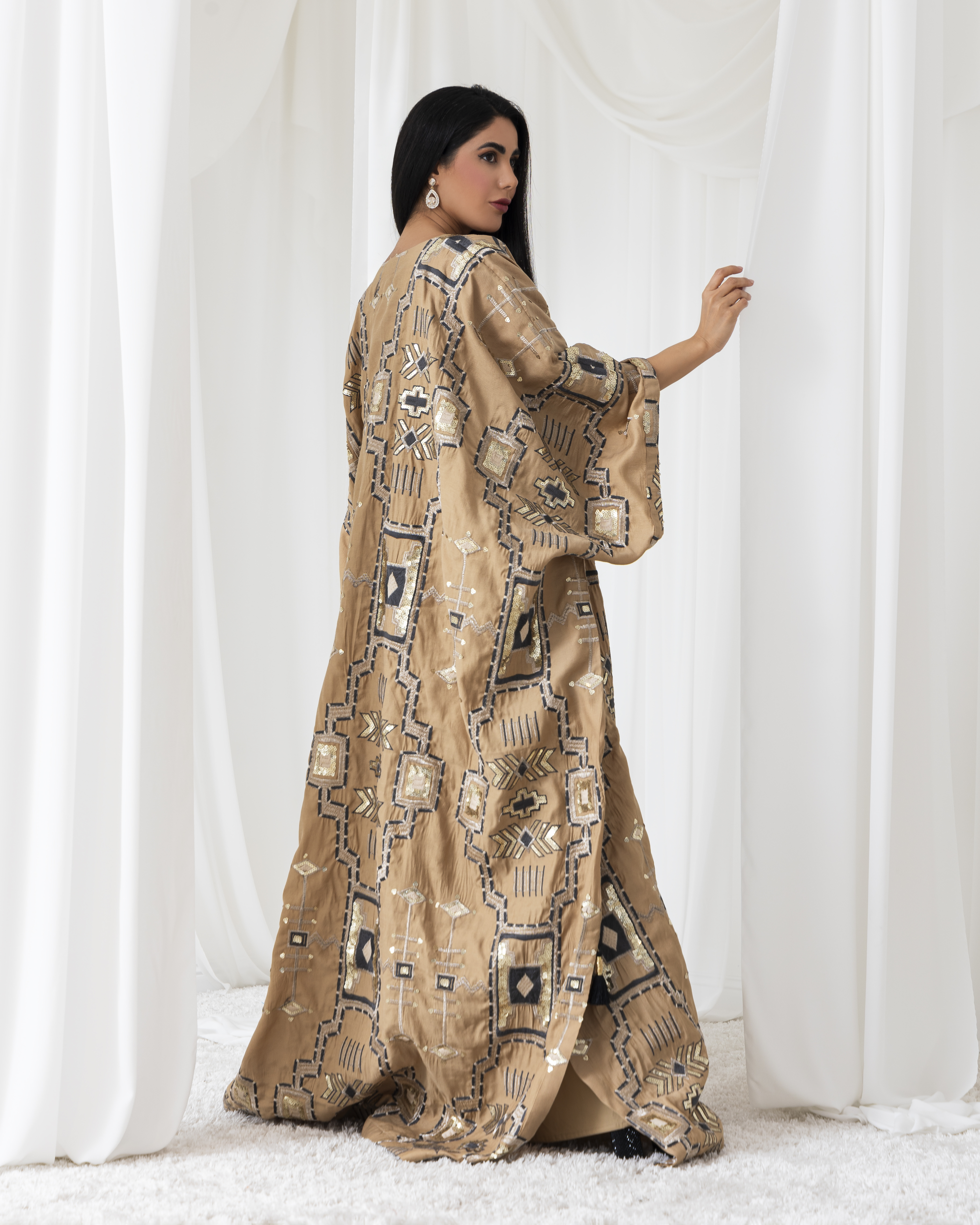 A radiant abaya - Image 7