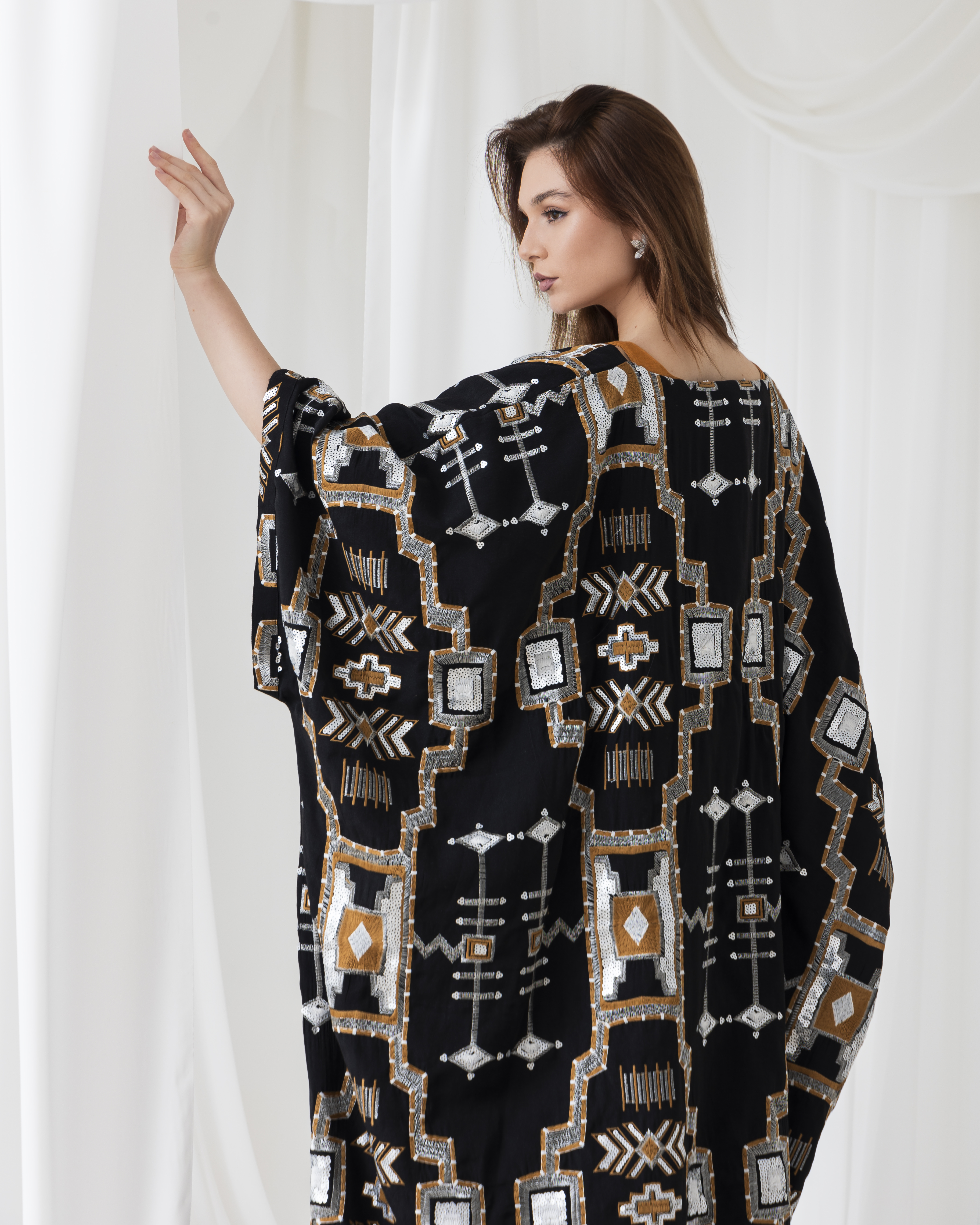 A radiant abaya - Image 8