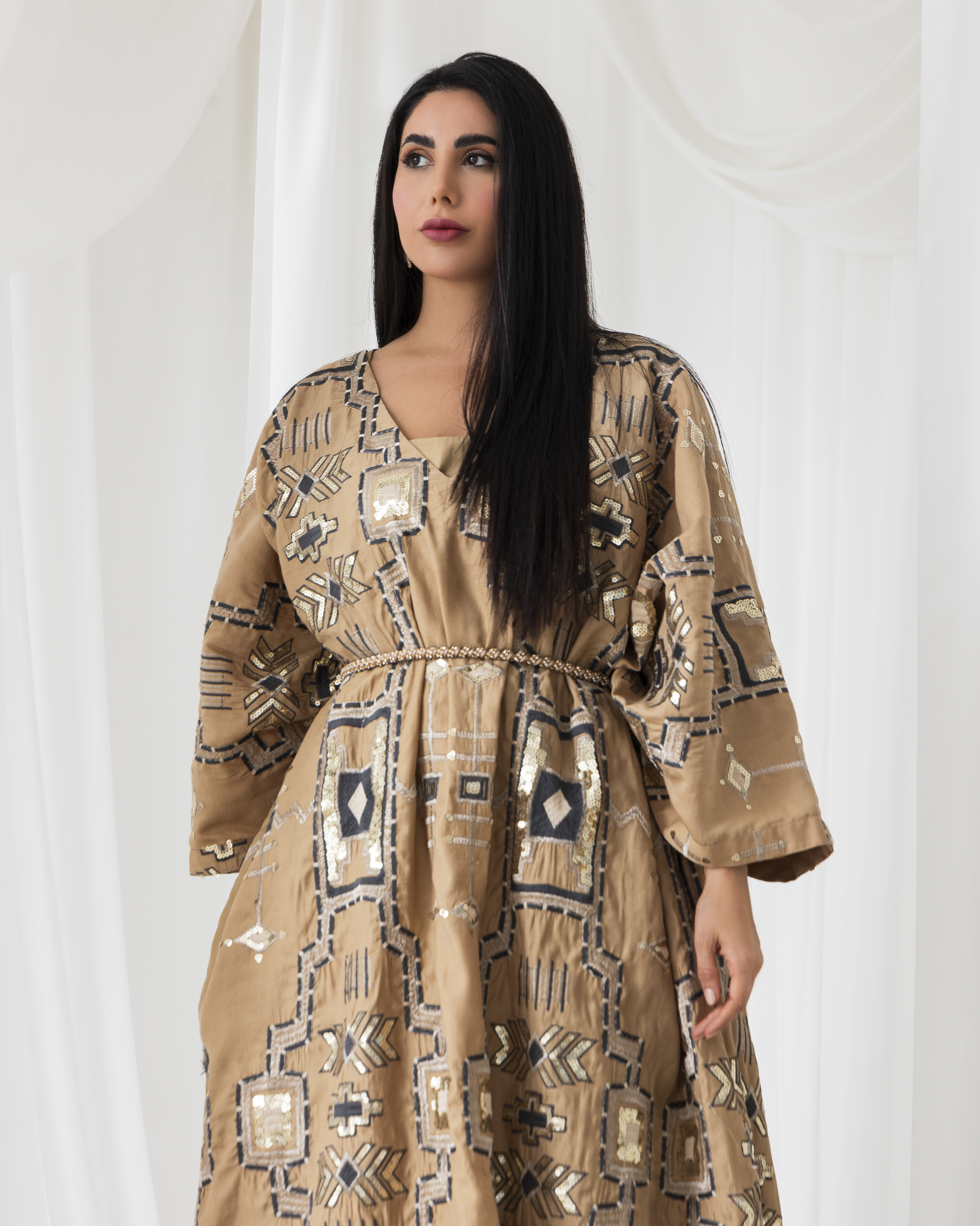 A radiant abaya - Image 9