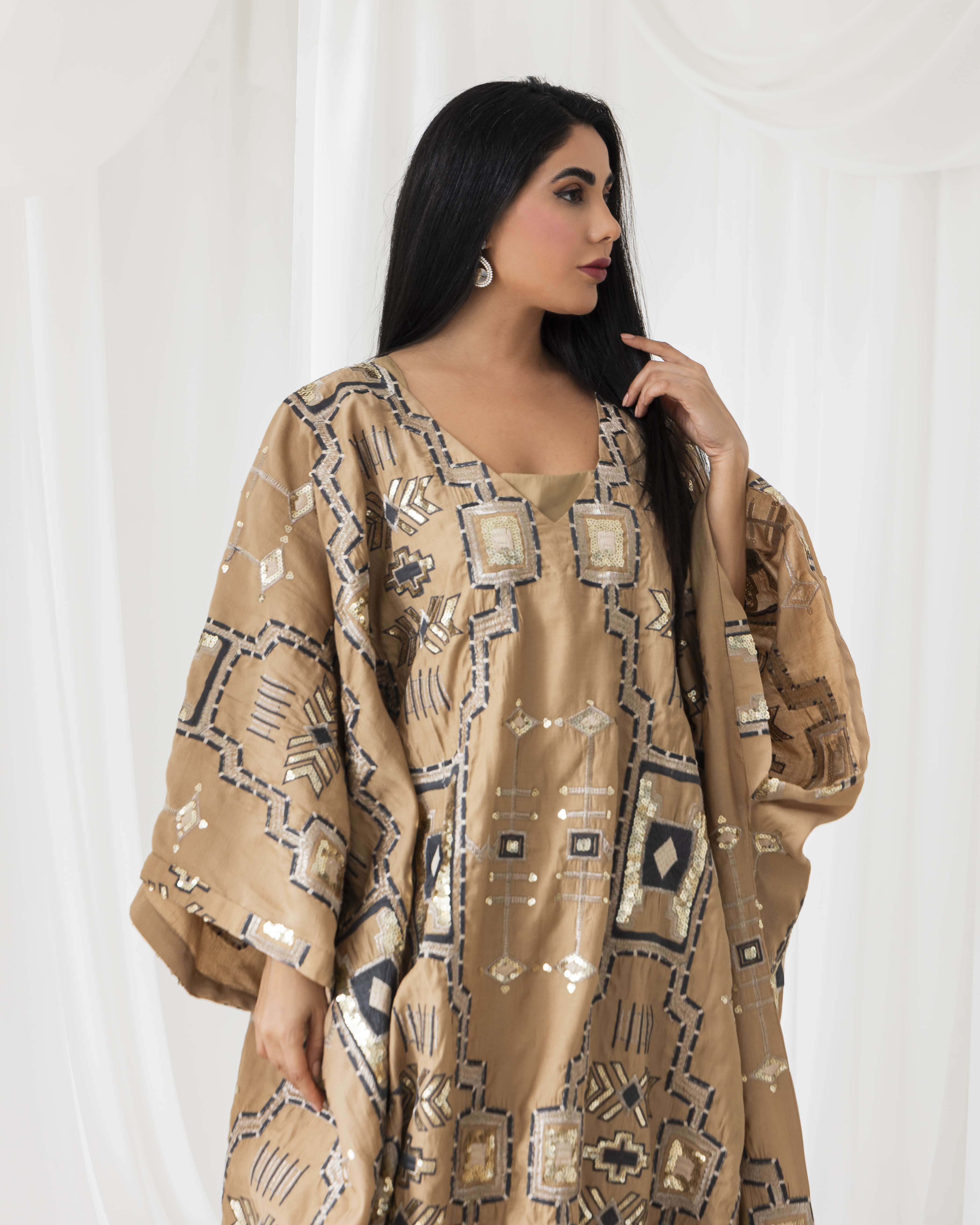 A radiant abaya - Image 11