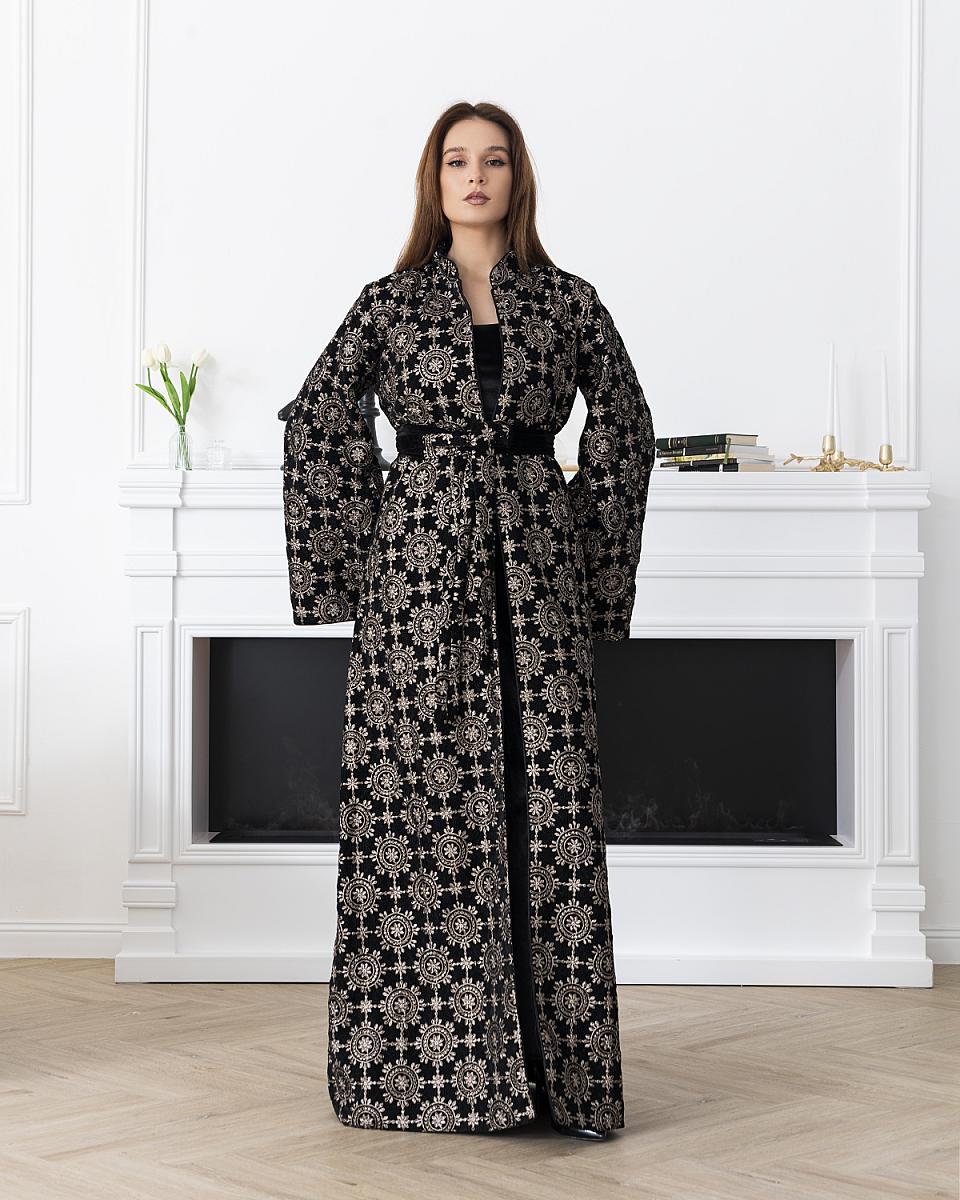 A regal abaya