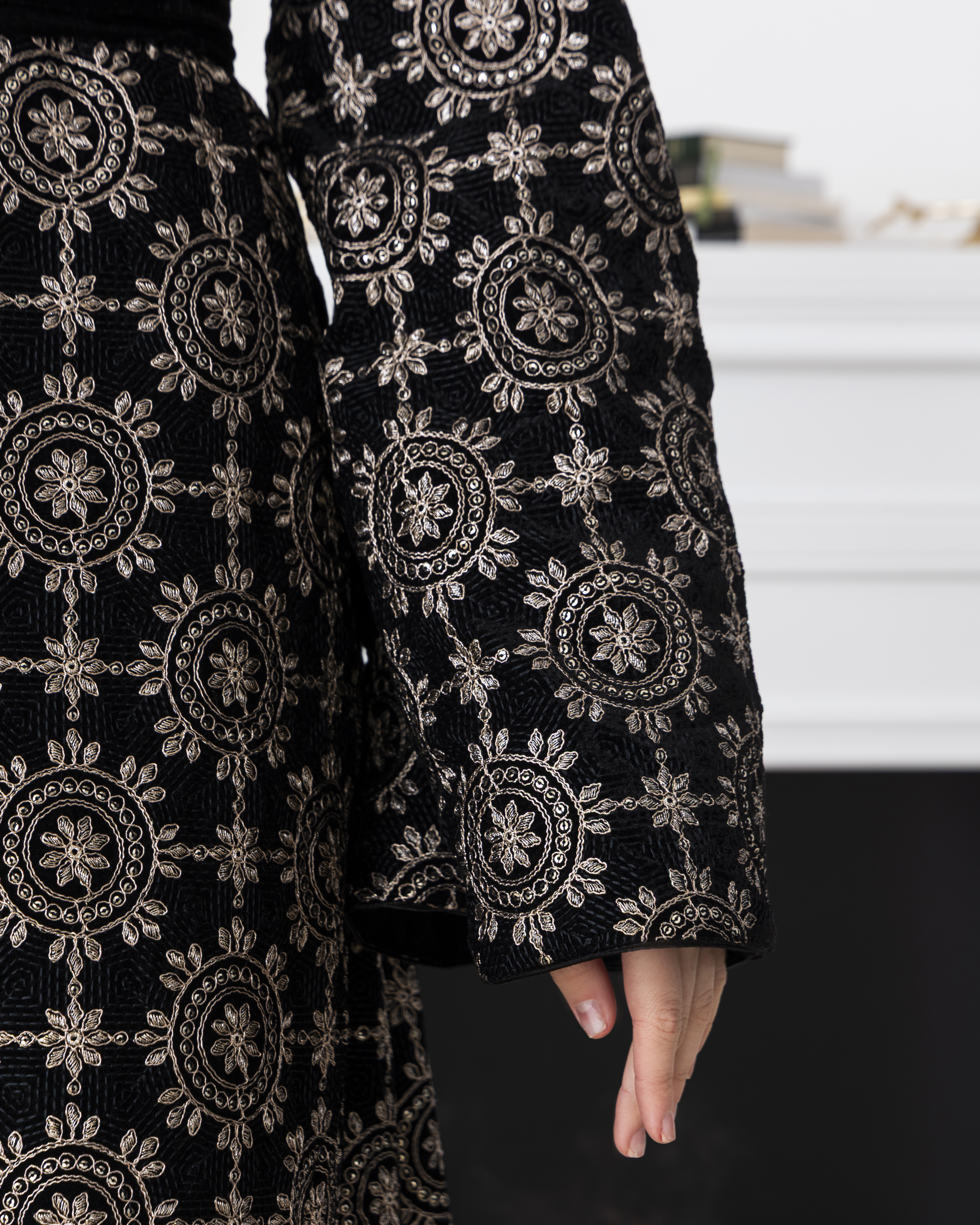 A regal abaya - Image 2
