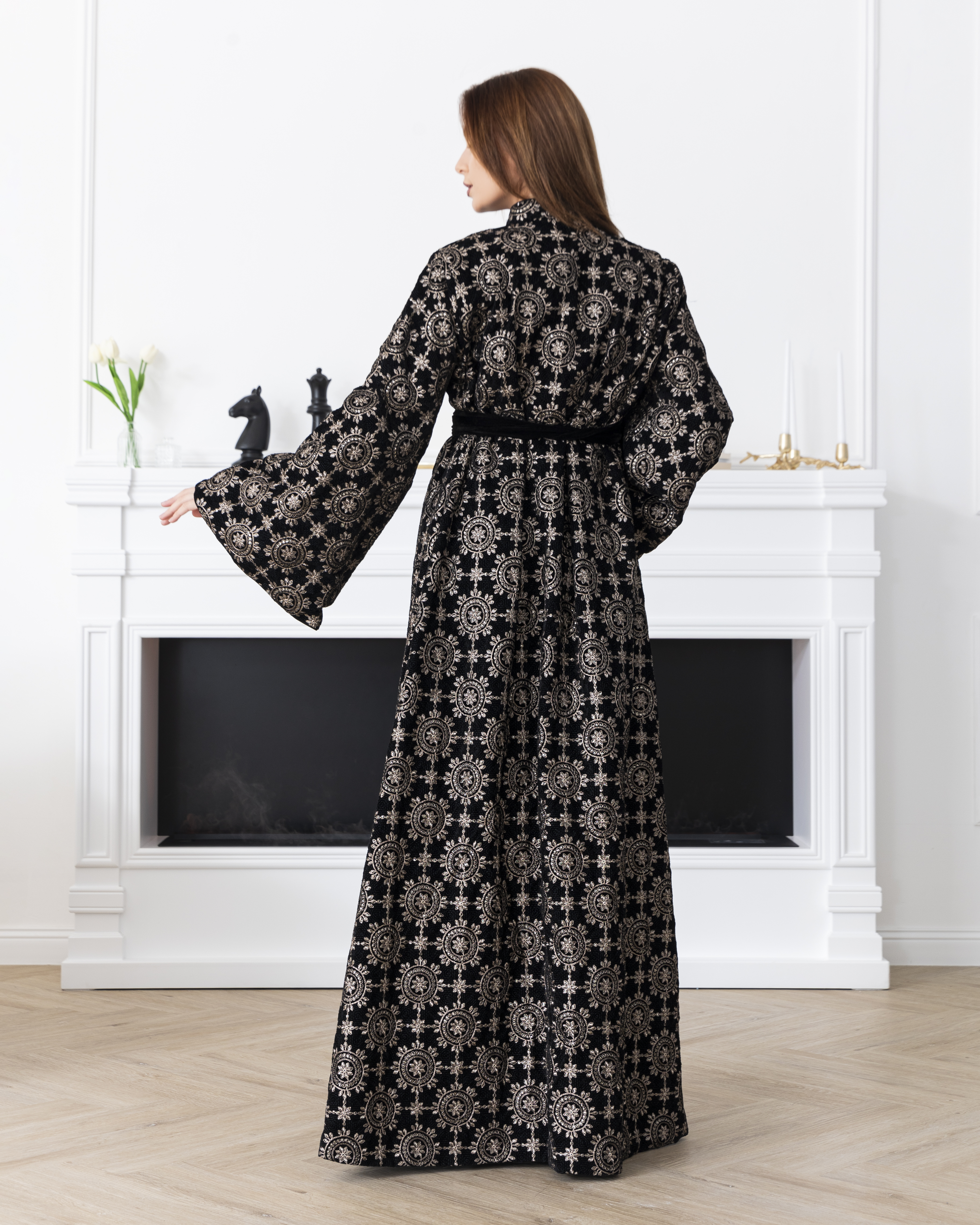 A regal abaya - Image 4