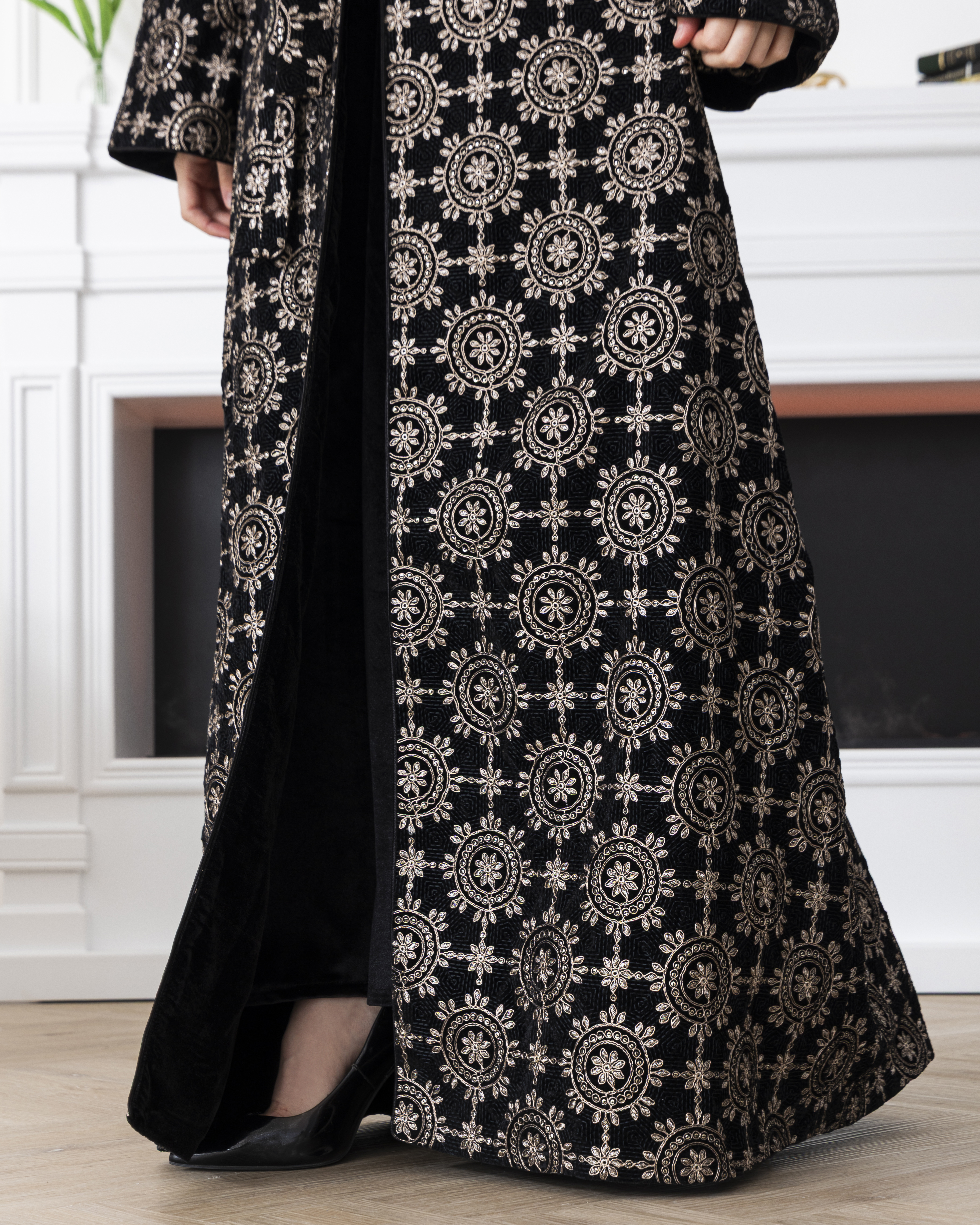 A regal abaya - Image 5