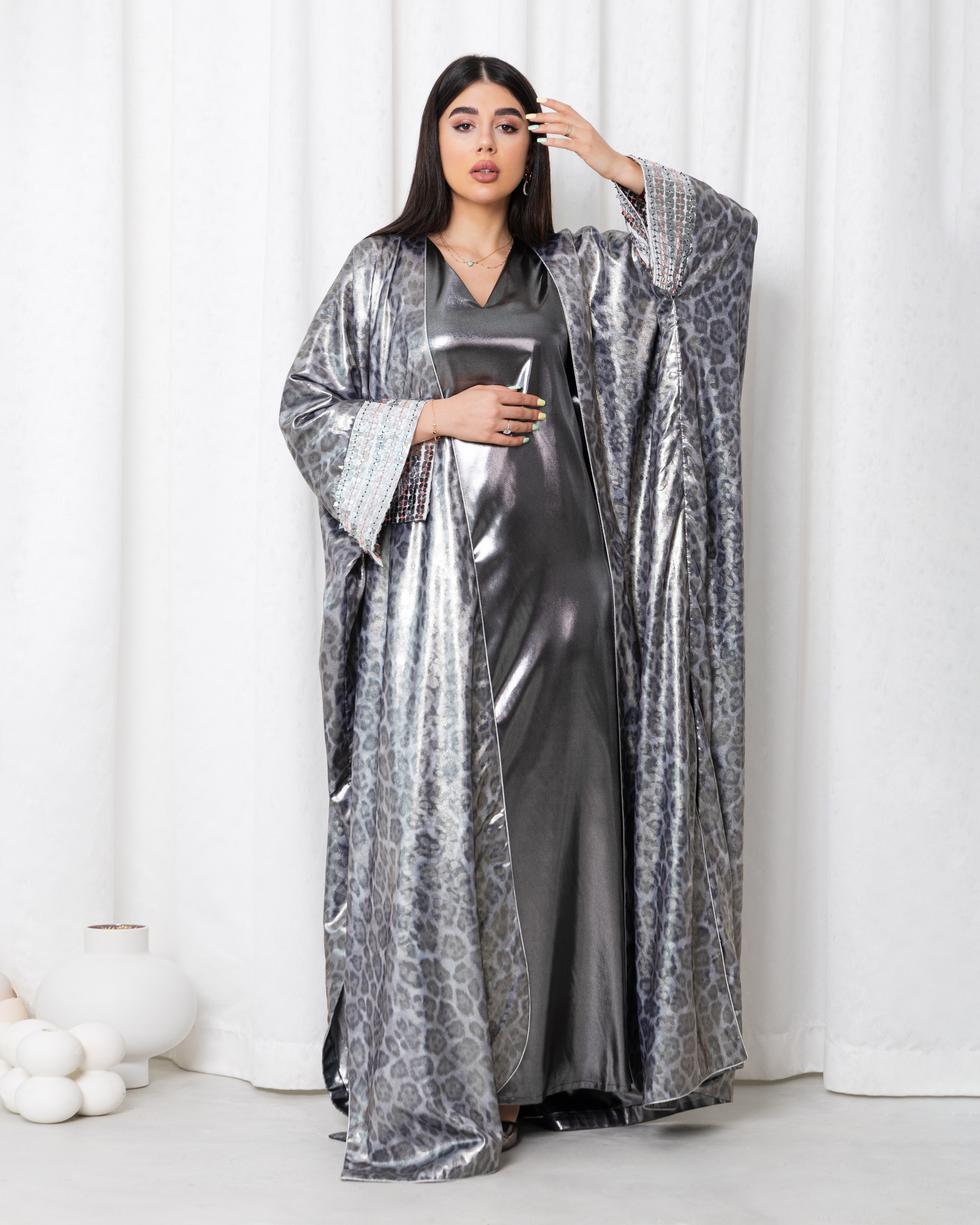silver roar abaya - Image 1