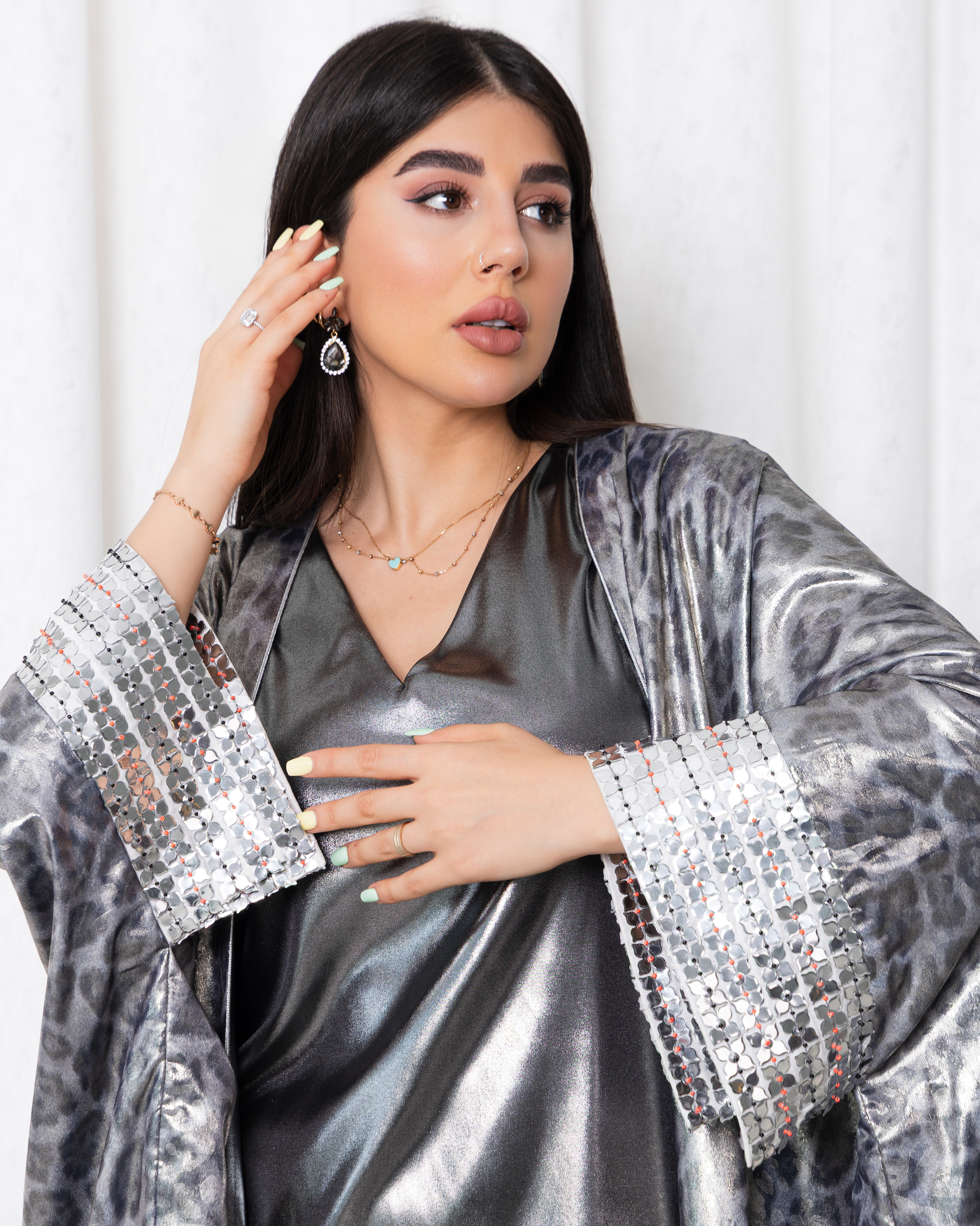 silver roar abaya - Image 3